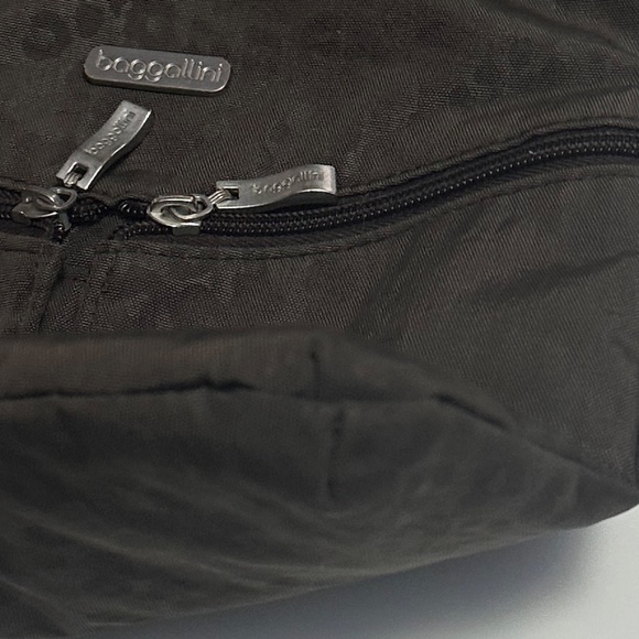 Baggallini Nylon Brown Leopard Print Crossbody w/matching Wristlet - Picture 10 of 15